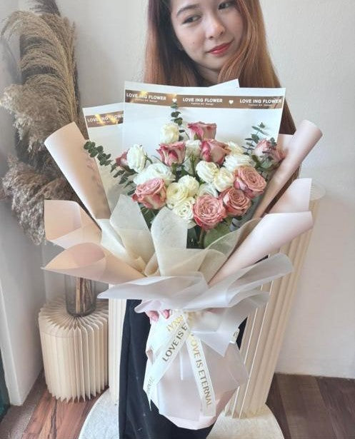 LOVE’S ELEGANCE FLOWER BOUQUET (CAPPUCCINO MIX WHITE)