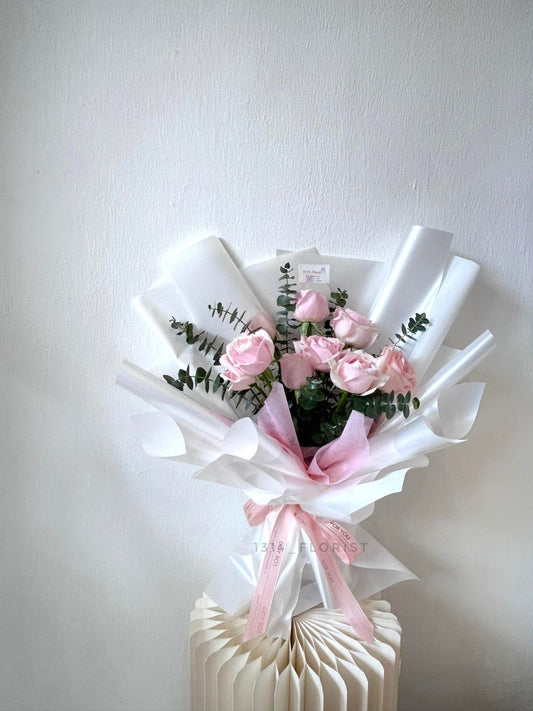 LADY LIGHT PINK FRESH ROSES BOUQUET