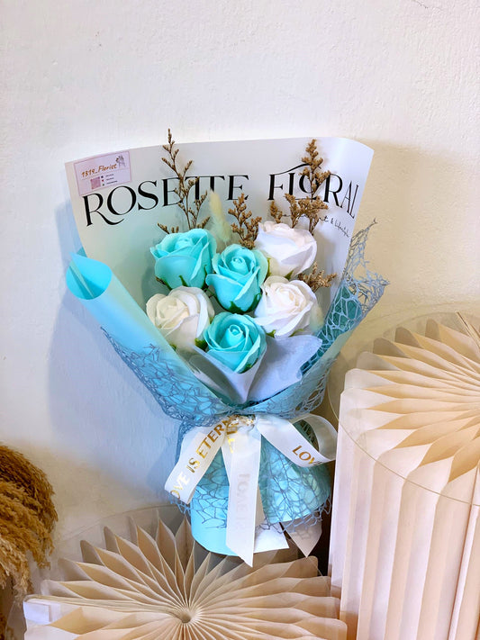 DELICATE PETALS BOUQUET (ICE BLUE)