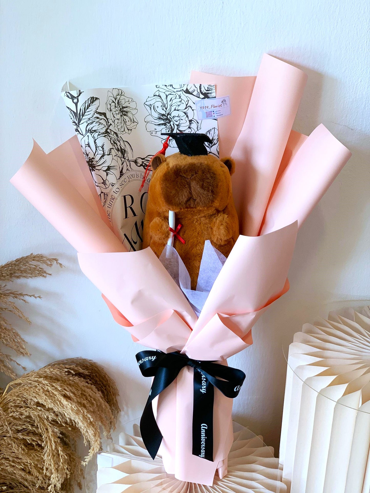 MEDIUM CONVO CAPYBARA BOUQUET