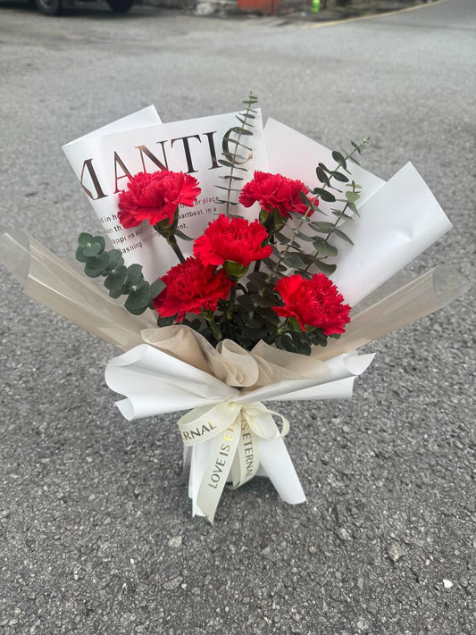 RED REVERIE BOUQUET