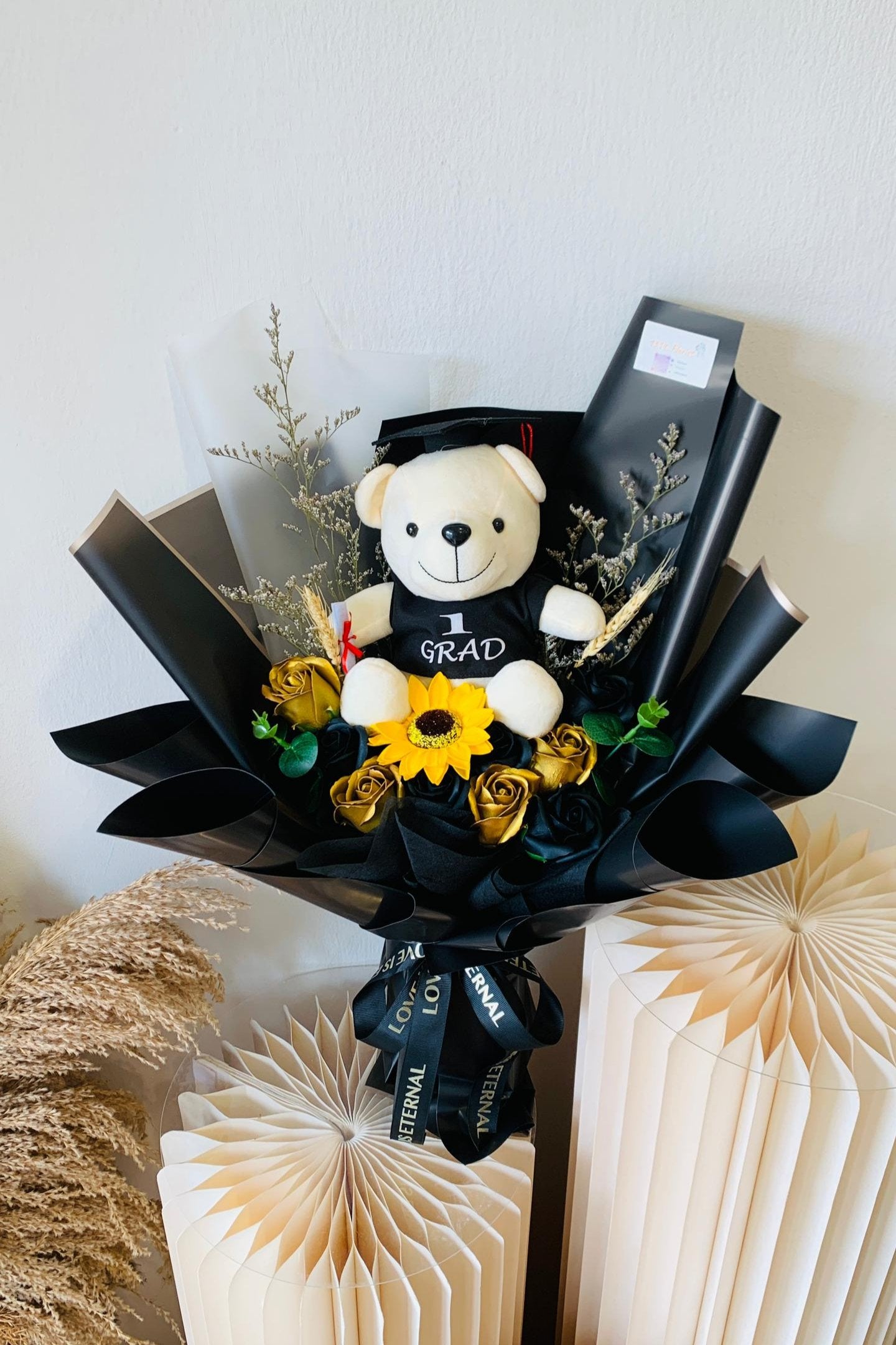 FOREVER UNITED BOUQUET (BLACK GOLD)