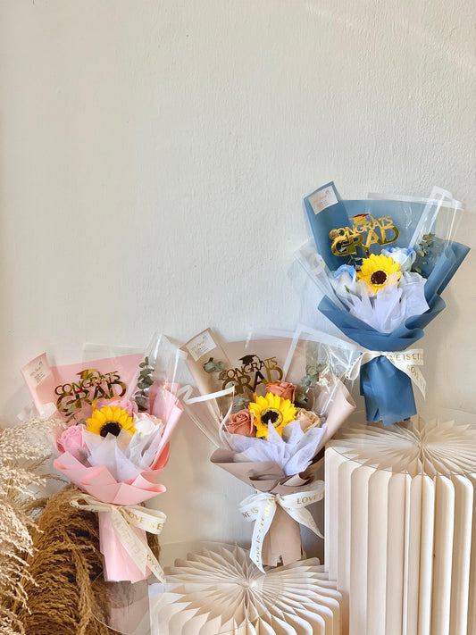 CONGRATS GRADUATION FLOWER BOUQUET