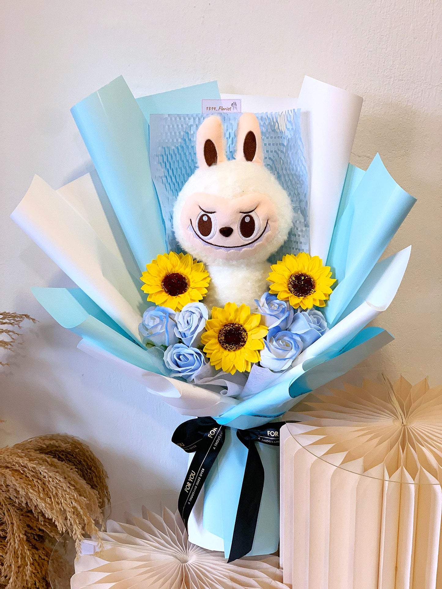 LABUBU DOLL CONVO BOUQUET