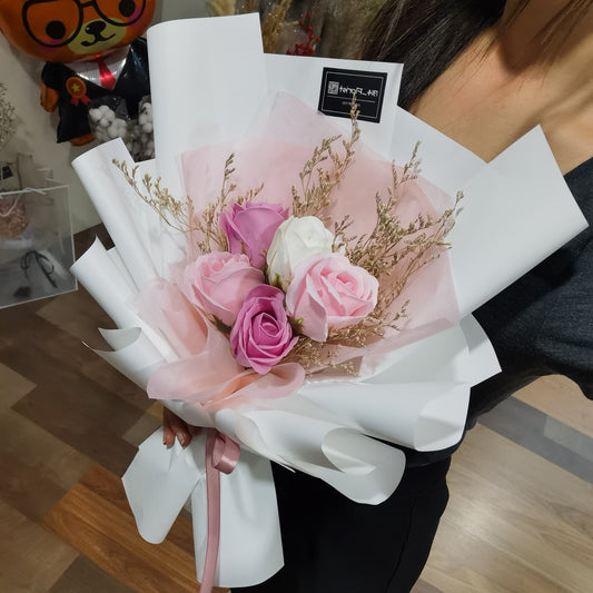 PINK WHITE FLOWER BOUQUET